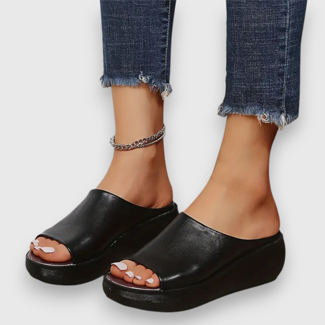 Amelie – Weichi Faux Læder Sandal
