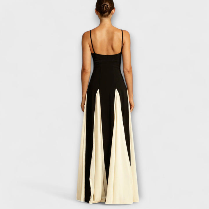Ember - Klassisk Elegance: A-Line Maxi Kjole med Tulle Paneler