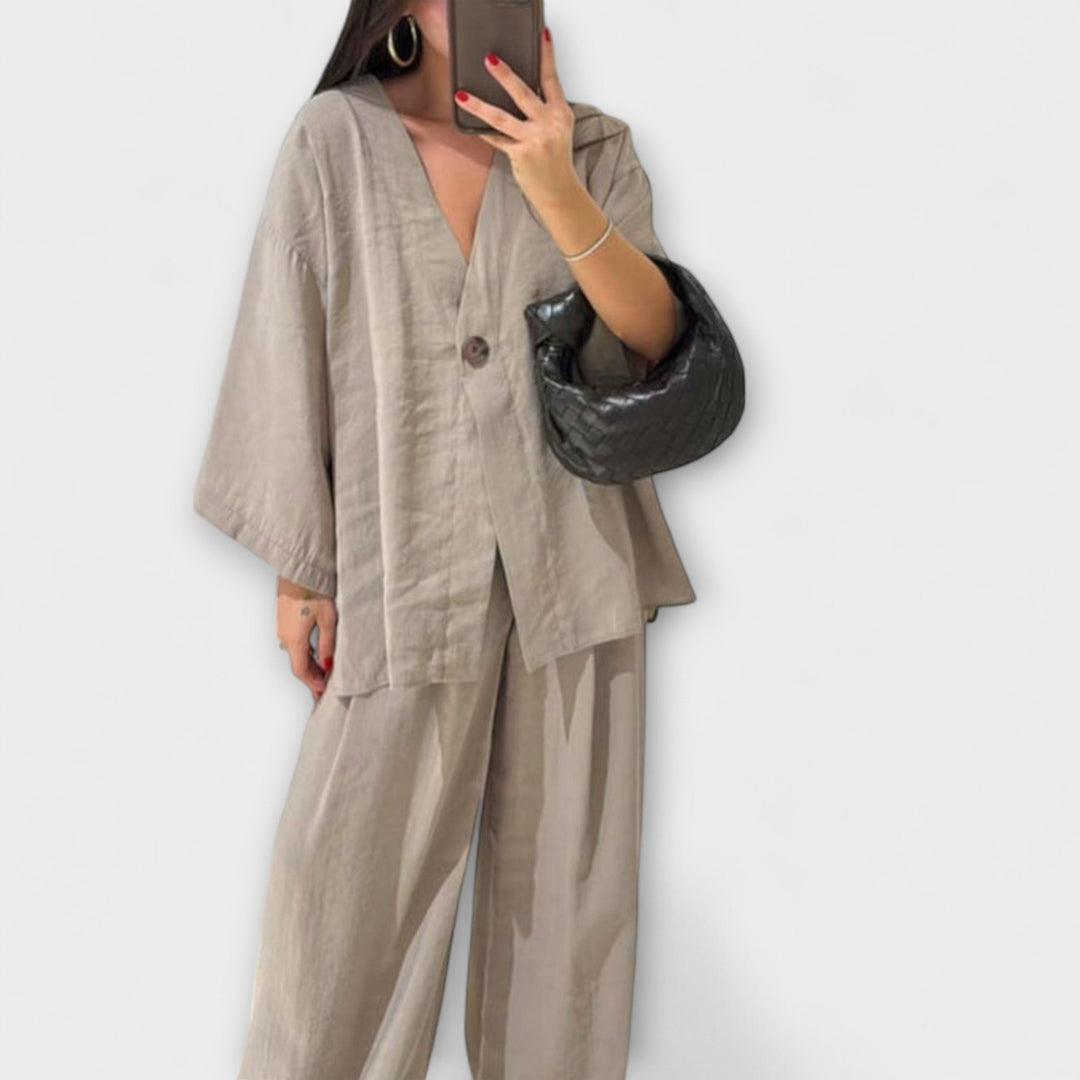 Jacqueline - Casual V-Hals Top og Bukser Duo