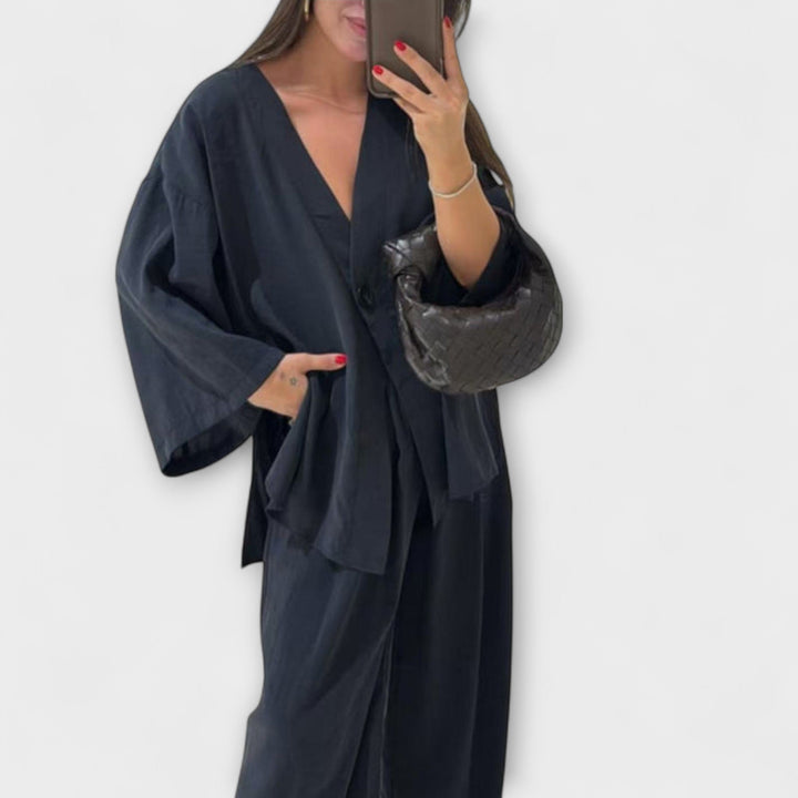 Jacqueline - Casual V-Hals Top og Bukser Duo