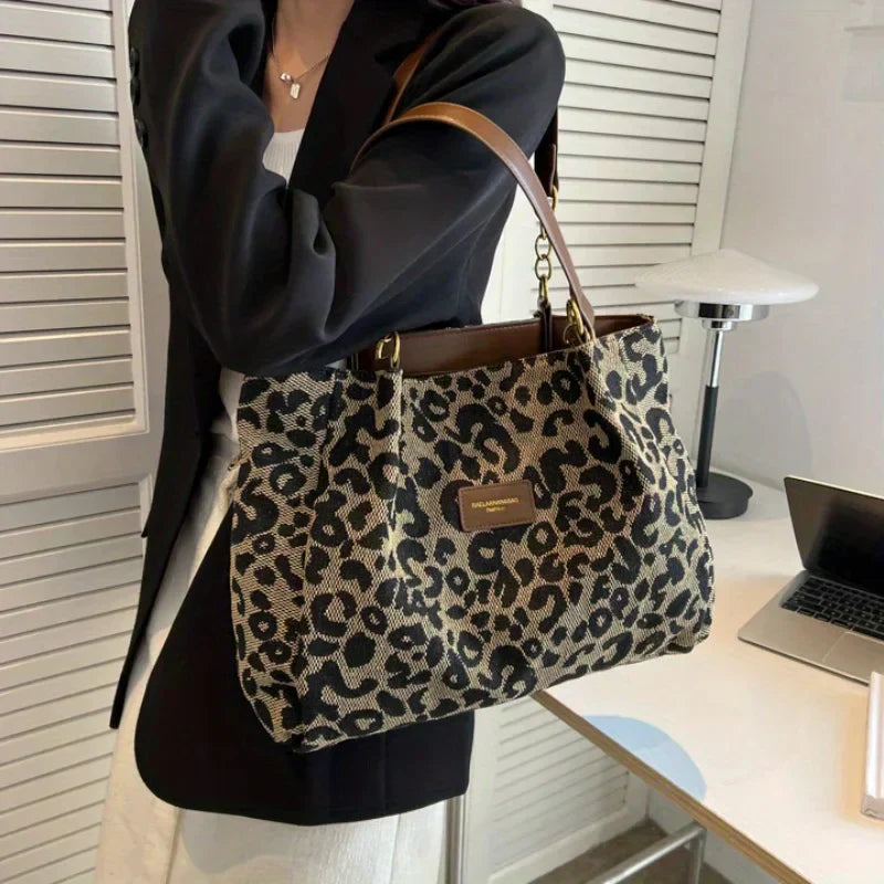 Nora | Leopard Charm Taske