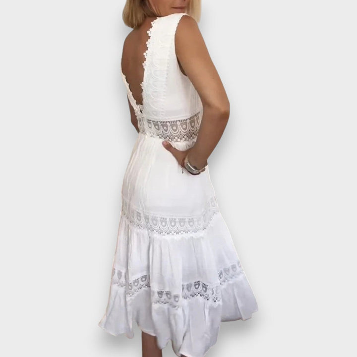 Elsbeth | Elegant Blondekjole med V-udskæring