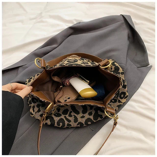 Nora | Leopard Charm Taske