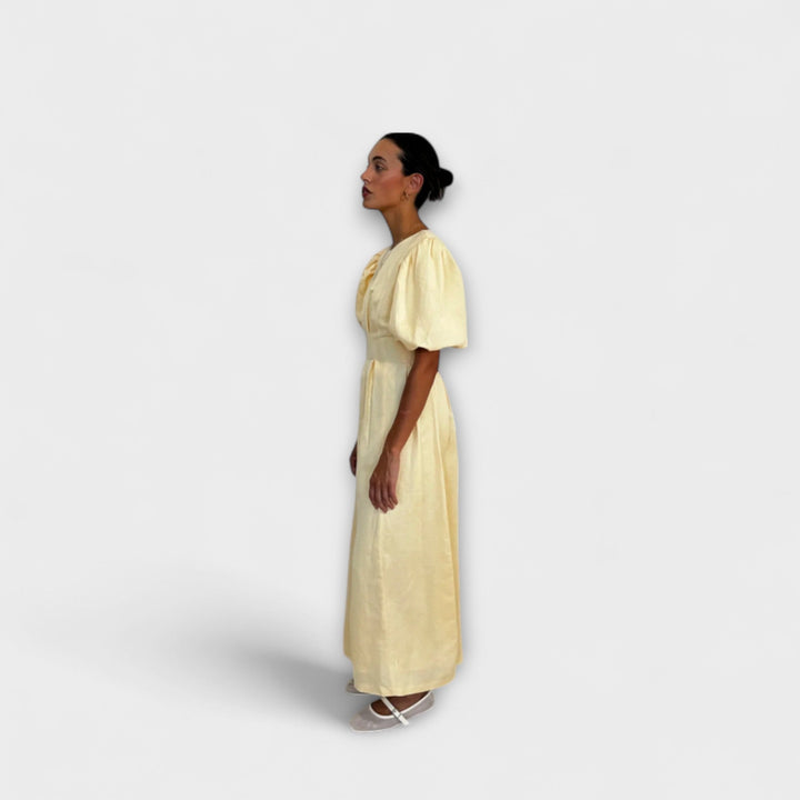 Josephine - Smørgul Maxi Kjole med Luftig Design