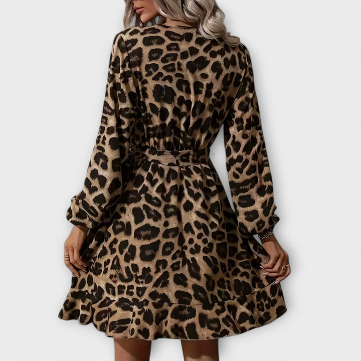 Chic kjole med leopardprint, V-hals og bindebælte