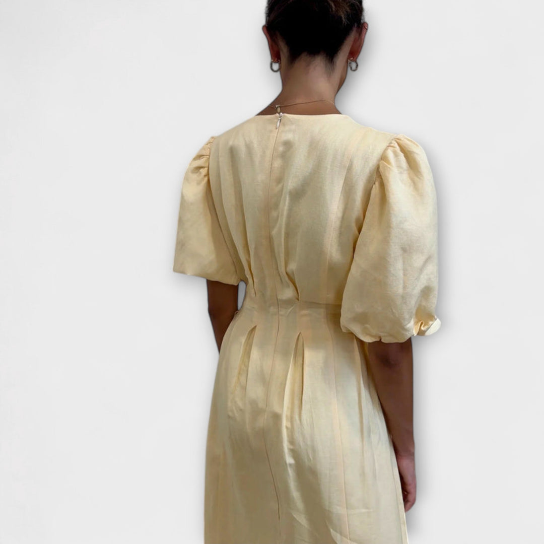 Josephine - Smørgul Maxi Kjole med Luftig Design