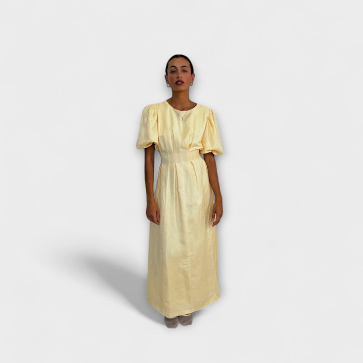 Josephine - Smørgul Maxi Kjole med Luftig Design