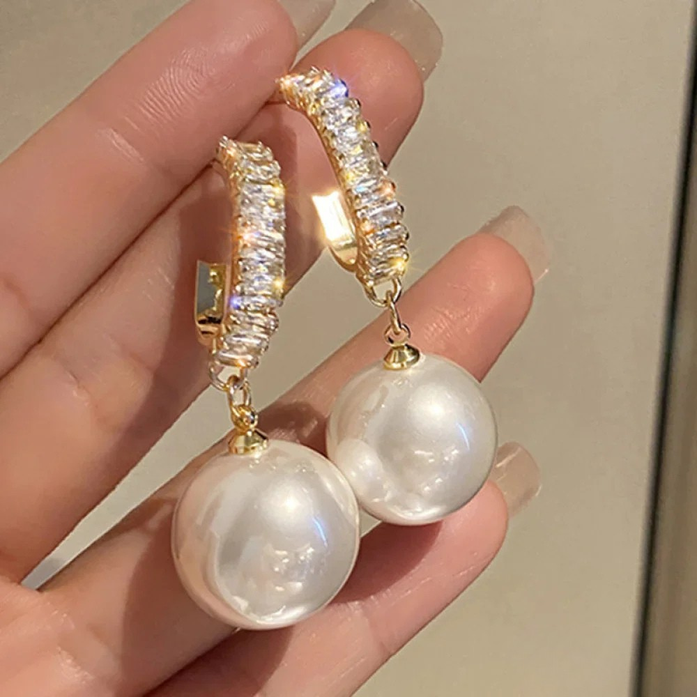 Elegante øreringe med perle og zirkonia