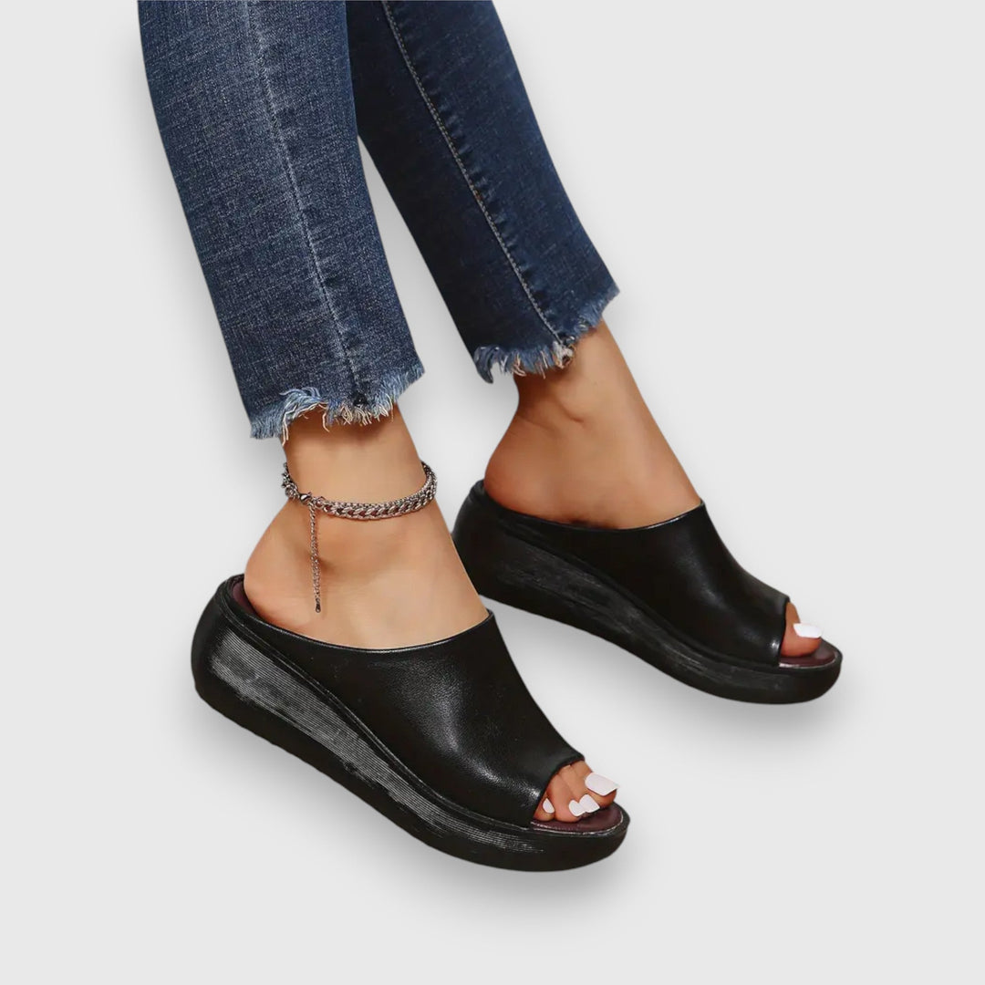 Amelie – Weichi Faux Læder Sandal