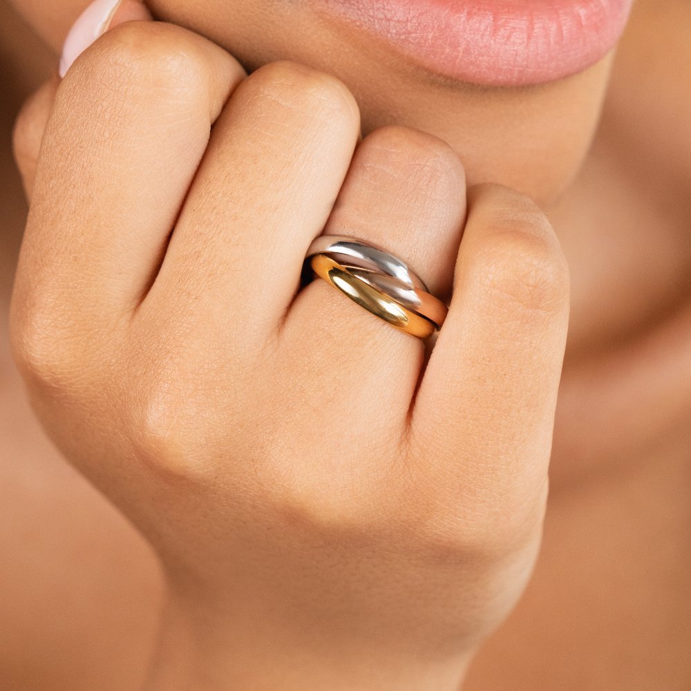 Tri-Farvet Loop Ring