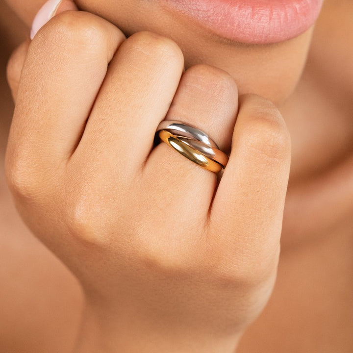 Tri-Farvet Loop Ring