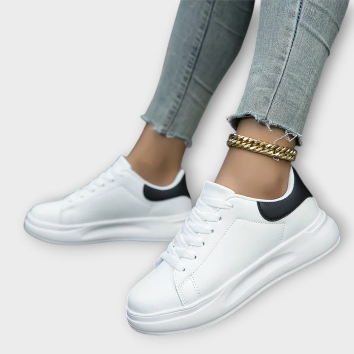Minimalistiske og Komfortable Hvide Sneakers til Damer