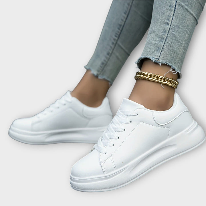 Minimalistiske og Komfortable Hvide Sneakers til Damer