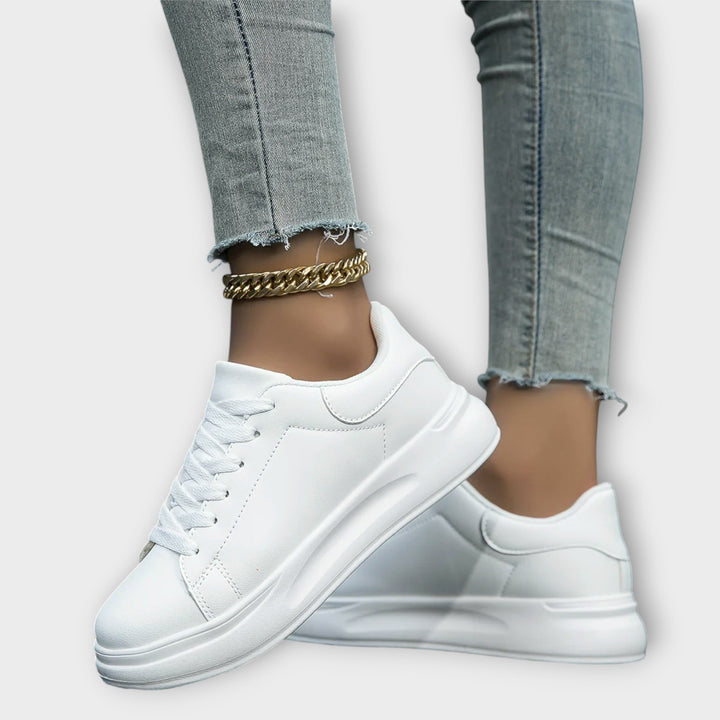 Minimalistiske og Komfortable Hvide Sneakers til Damer