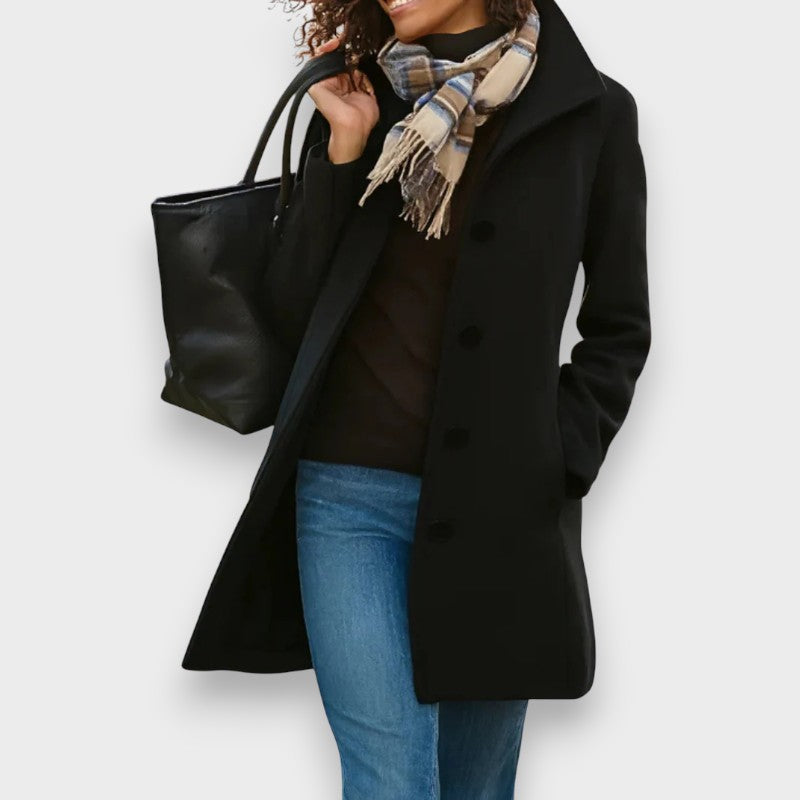 Carla | Klassisk Frakke med Elegante Knapper