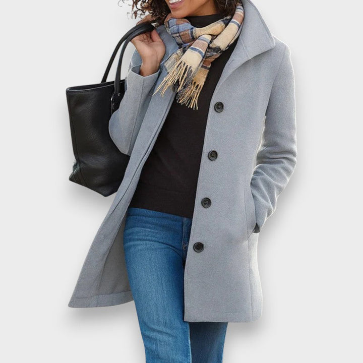 Carla | Klassisk Frakke med Elegante Knapper