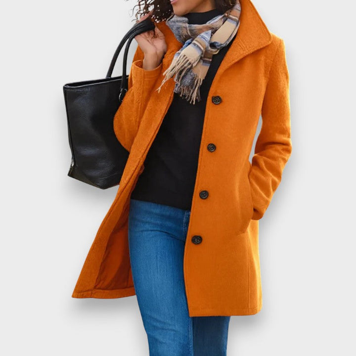 Carla | Klassisk Frakke med Elegante Knapper